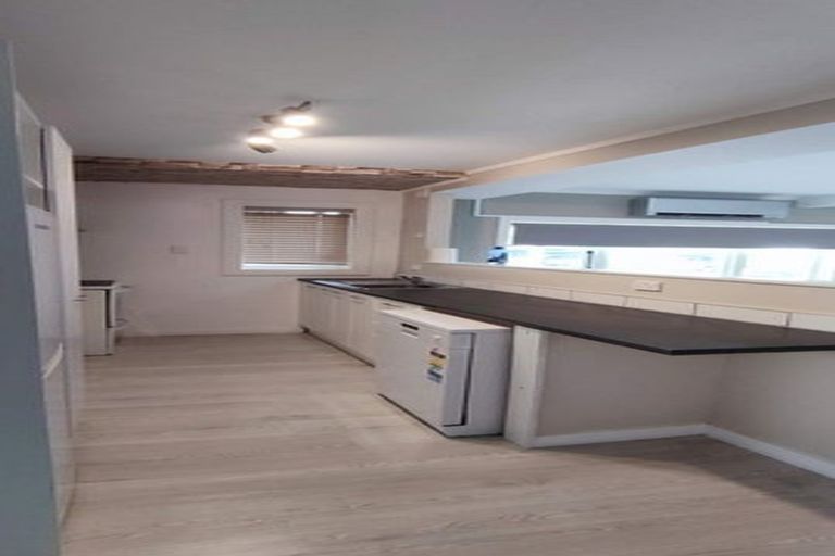 Photo of property in 4 Mills Road, Brooklyn, Wellington, 6021