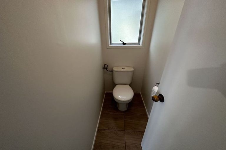 Photo of property in 10 Celeste Place, Totara Vale, Auckland, 0627