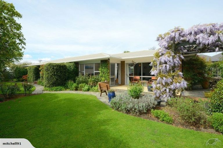 Photo of property in 45 Crofton Road, Harewood, Christchurch, 8051