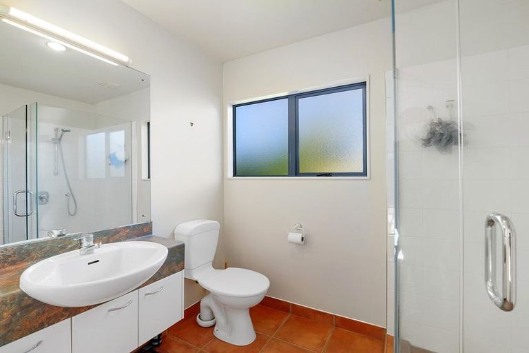 Photo of property in 33a Bronzewing Terrace, Unsworth Heights, Auckland, 0632