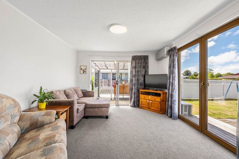 Photo of property in 1/6 Cam Place, Harewood, Christchurch, 8051