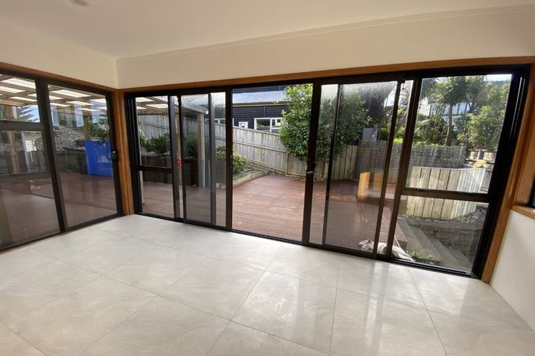 Photo of property in 23a Korotaha Terrace, Rothesay Bay, Auckland, 0630