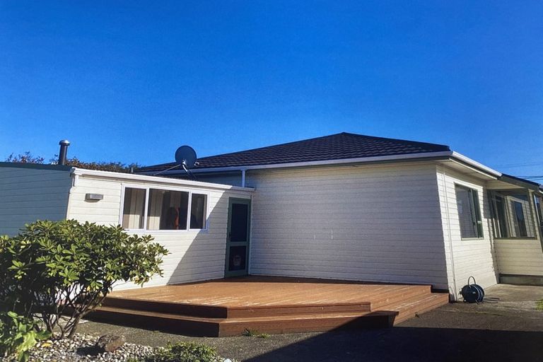 Photo of property in 17 Moa Street, Waikiwi, Invercargill, 9810