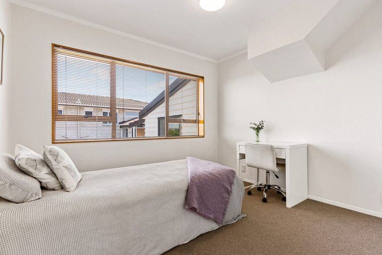 Photo of property in 8 Pounamu Place, Shelly Park, Auckland, 2014