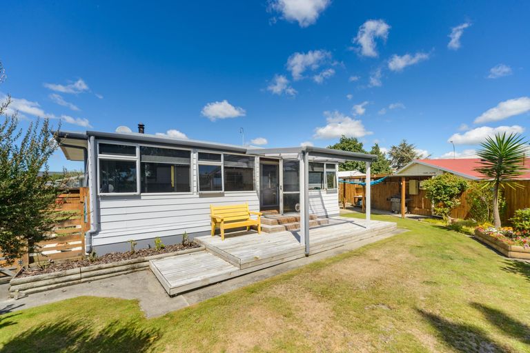 Photo of property in 10 Forbes Place, Kelvin Grove, Palmerston North, 4414
