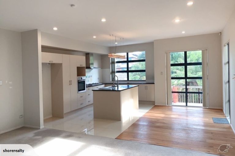 Photo of property in 21 Zara Court, Windsor Park, Auckland, 0632