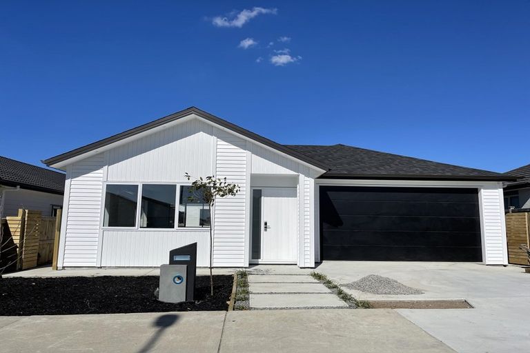 Photo of property in 7 Vinistra Road, Kumeu, 0810