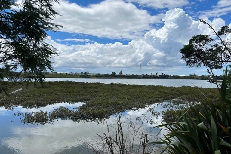 Photo of property in 60 Cobham Crescent, Kelston, Auckland, 0602