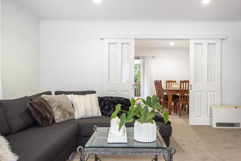 Photo of property in 11 Nottingham Place, Northcross, Auckland, 0630