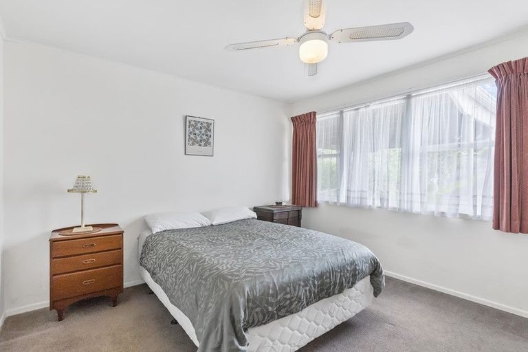 Photo of property in 28 Lowtherhurst Road, Massey, Auckland, 0614