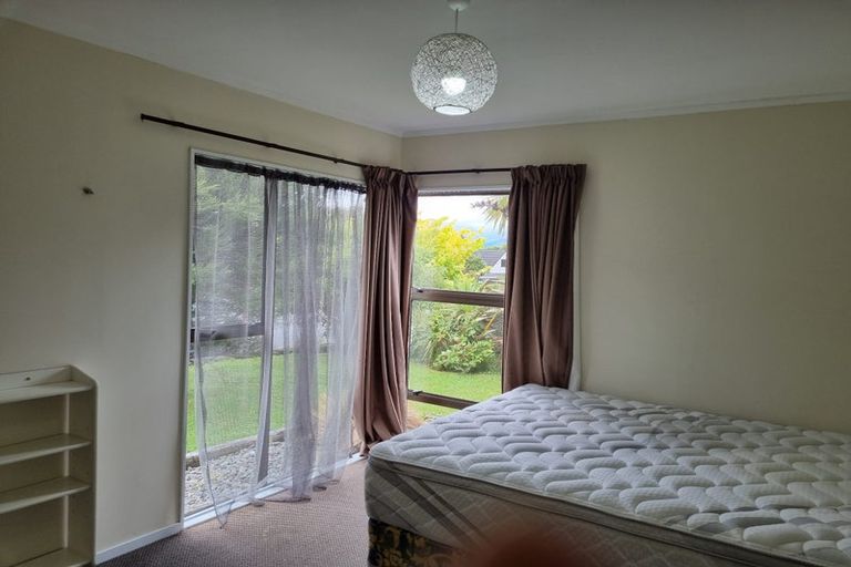 Photo of property in 14 Kekeno Grove, Tirohanga, Lower Hutt, 5010