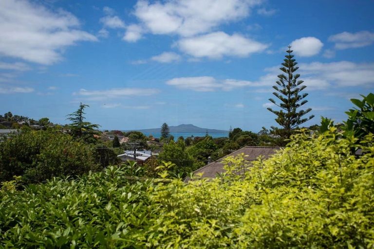 Photo of property in 48 Lyons Avenue, Murrays Bay, Auckland, 0630