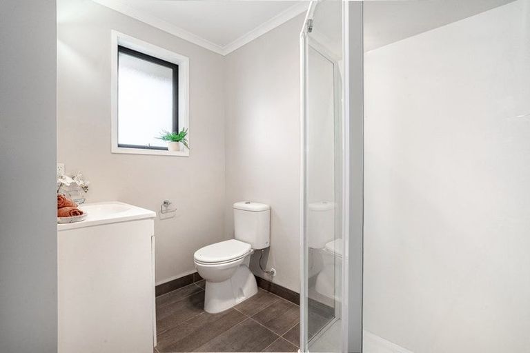 Photo of property in 1 Cirrus Close, Newlands, Wellington, 6037