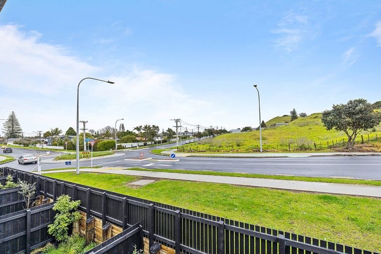 Photo of property in 10 Tukari Lane, Mangere Bridge, Auckland, 2022