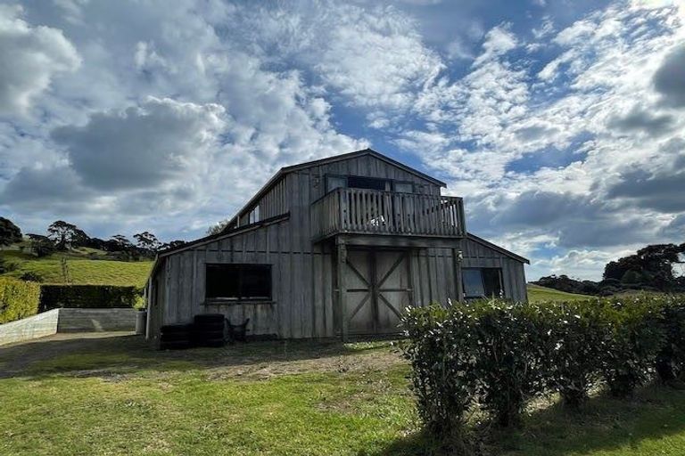 Photo of property in 198 Valley Road, Waimauku, 0881