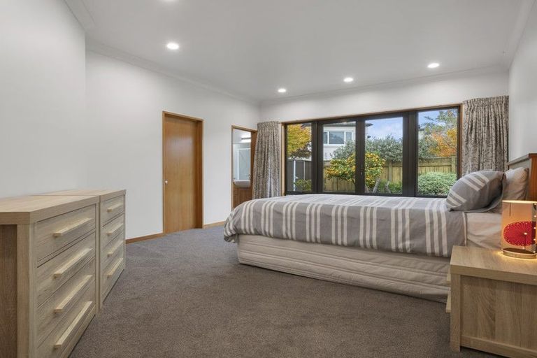 Photo of property in 2 Heritage Place, Terrace End, Palmerston North, 4410
