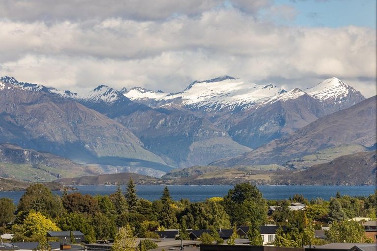 Photo of property in 18 Kotare Drive, Wanaka, 9305