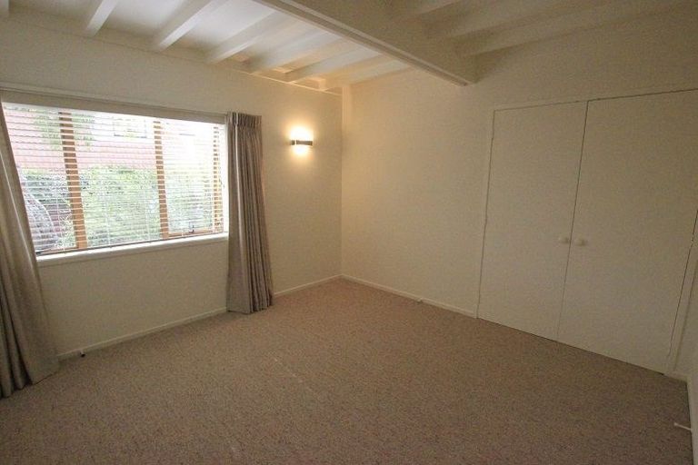Photo of property in 1/5 Elderwood Lane, Belmont, Auckland, 0622