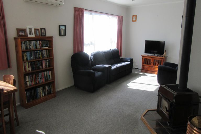 Photo of property in 90 Rhodes Street, Waimate, 7924