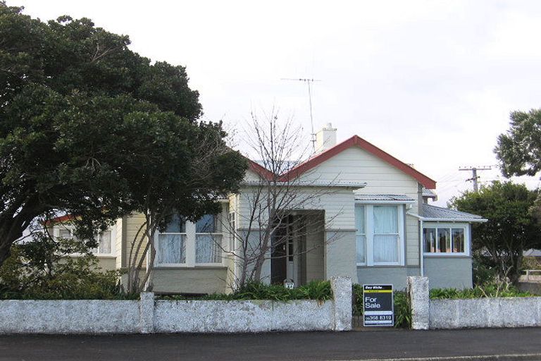 Photo of property in 64 Weraroa Road, Levin, 5510