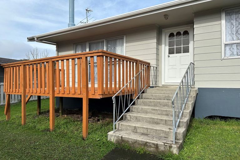 Photo of property in 10 Camphora Place, Ranui, Auckland, 0612