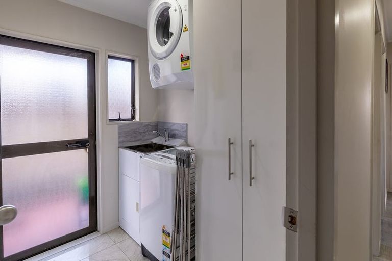 Photo of property in 1/13 Martin Place, Kelston, Auckland, 0602