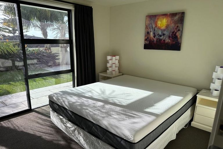 Photo of property in 2/2 Beatrice Avenue, Hillcrest, Auckland, 0627