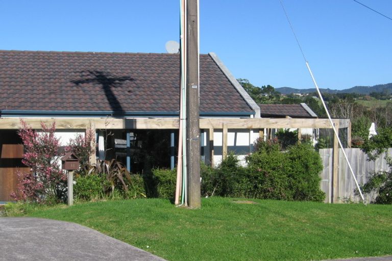 Photo of property in 18 Wallace Road, Ranui, Auckland, 0612