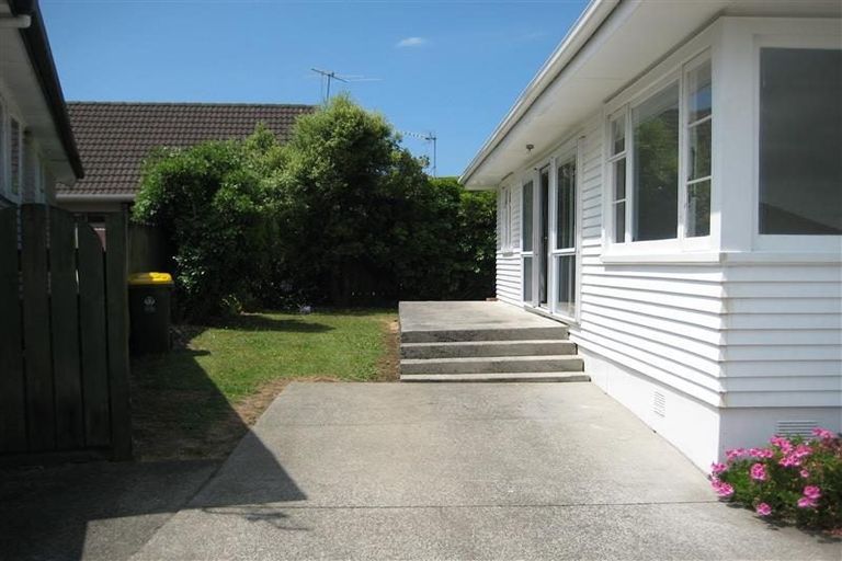 Photo of property in 2/66 Wellington Street, Howick, Auckland, 2014