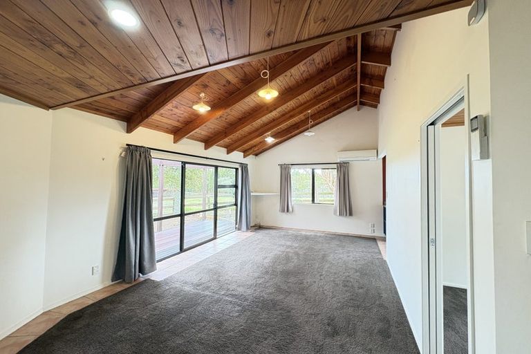 Photo of property in 412 Taupaki Road, Kumeu, 0892