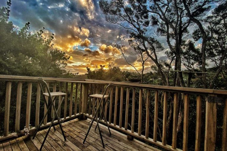 Photo of property in 35 Crescent Road East, Ostend, Waiheke Island, 1081