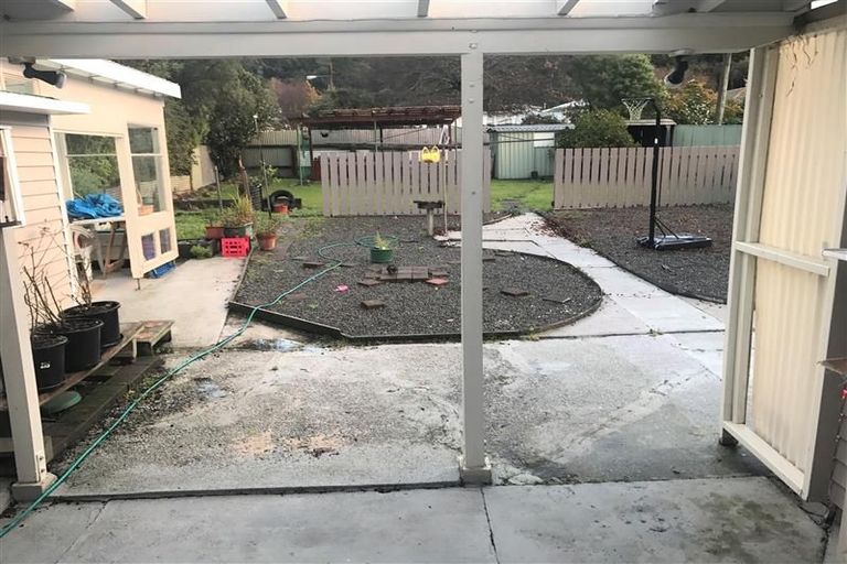 Photo of property in 29 Wainuiomata Road, Wainuiomata, Lower Hutt, 5014