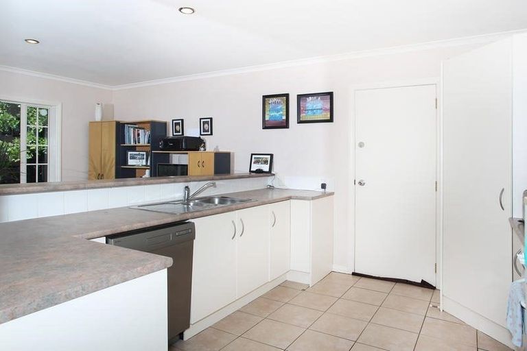 Photo of property in 32a Cutler Street, New Lynn, Auckland, 0600