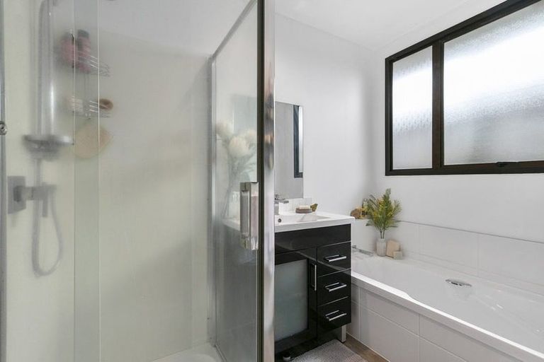 Photo of property in 1/26 Kamara Road, Glen Eden, Auckland, 0602