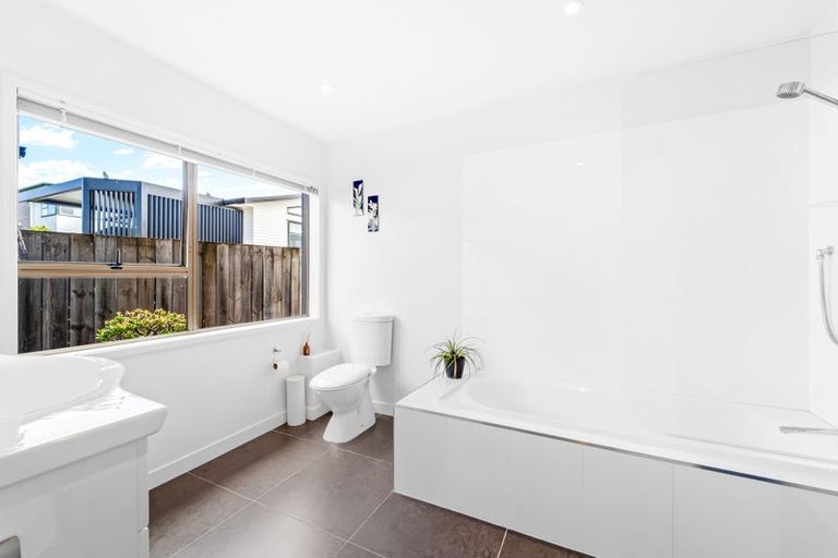 Photo of property in 19b Albatross Road, Red Beach, 0932