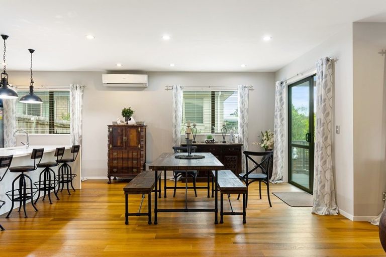 Photo of property in 16 Mural Place, Greenhithe, Auckland, 0632