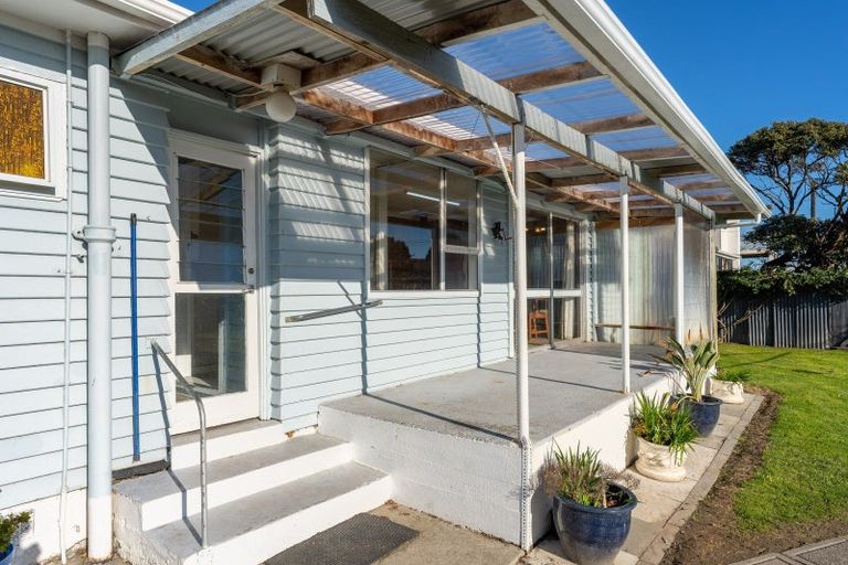 Photo of property in 2 Kiharoa Street, Otaki Beach, Otaki, 5512