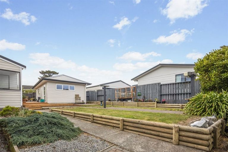 Photo of property in 166 Mark Avenue, Grenada Village, Wellington, 6037