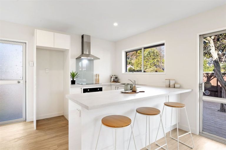 Photo of property in 2 Hythe Lane, Saint Martins, Christchurch, 8022