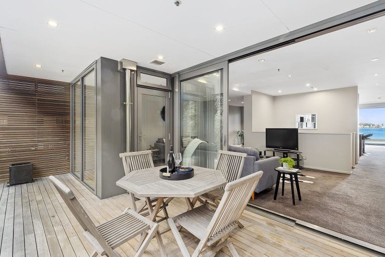 Photo of property in Patent 326 Apartments, 207s/326 Evans Bay Parade, Hataitai, Wellington, 6021