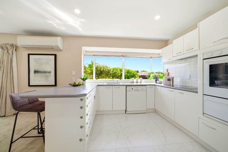 Photo of property in 22 Suncrest Drive, West Harbour, Auckland, 0618
