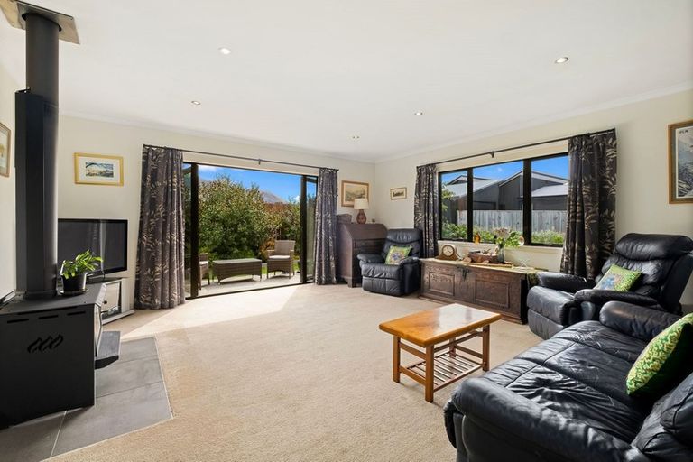 Photo of property in 8 Alpha Close, Wanaka, 9305