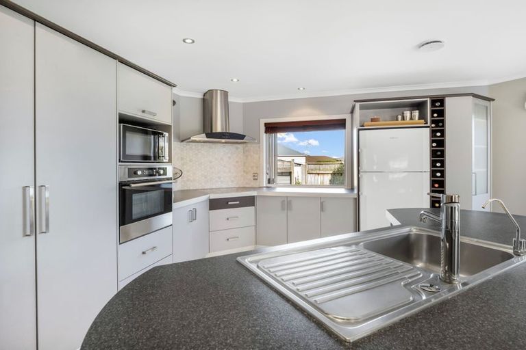Photo of property in 3 Bouvardia Avenue, Milson, Palmerston North, 4414