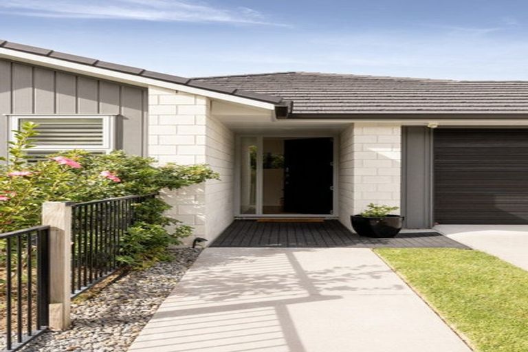 Photo of property in 6 Lakeside Terrace, Omokoroa, 3114