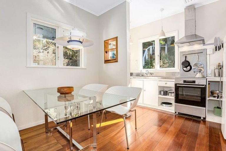 Photo of property in 13 Thane Road, Roseneath, Wellington, 6011