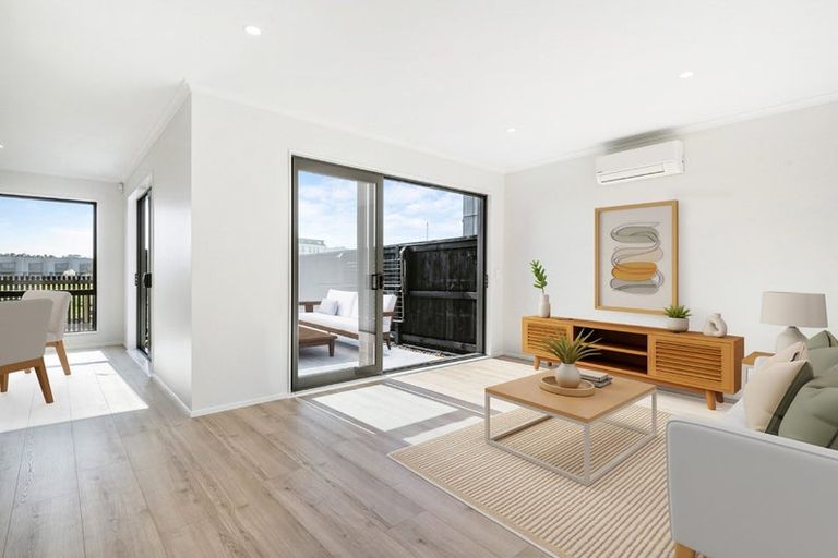 Photo of property in 12 Rauawa Lane, Hobsonville, 0616