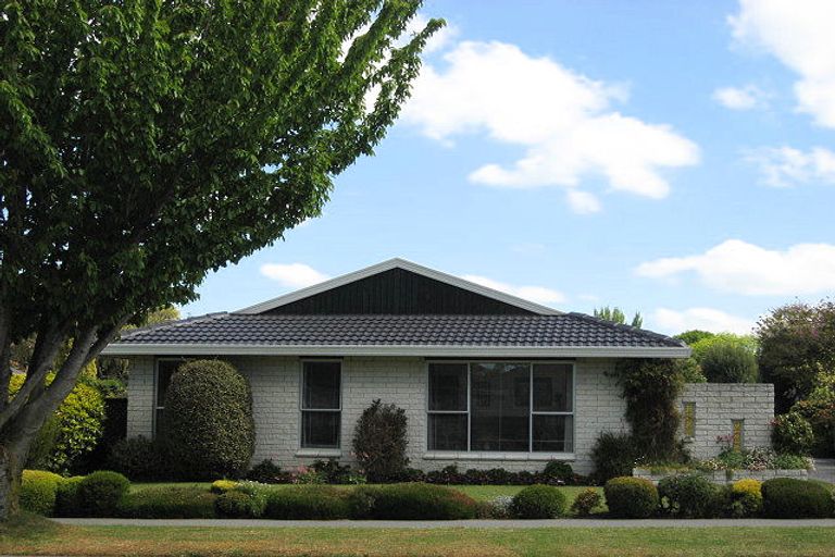 Photo of property in 47 Ambleside Drive, Burnside, Christchurch, 8053