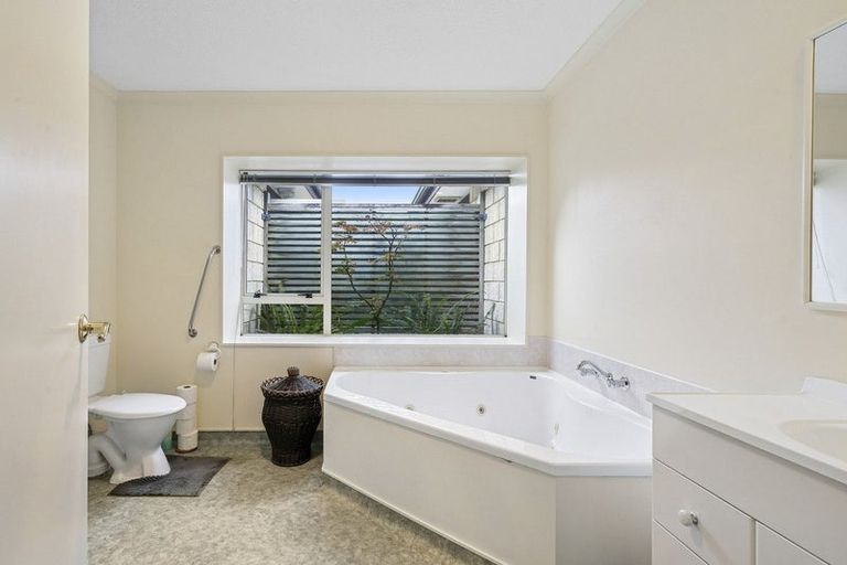 Photo of property in 21 Kotuku Drive, Paraparaumu Beach, Paraparaumu, 5032