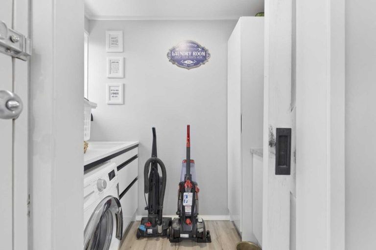 Photo of property in 7 Colonial Place, Kelvin Grove, Palmerston North, 4414