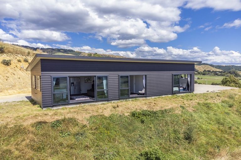 Photo of property in 129 South Manakau Road, Manakau, Otaki, 5583